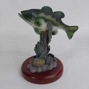 Lipco Large Mouth Bass Figurine On Wood Base‎ With Bluegill